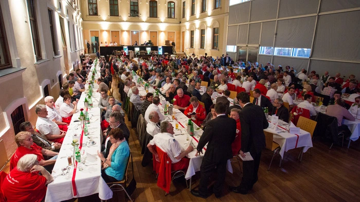 181 verdiente Blutspenderinnen und Blutspender aus den Bezirken Weiz, Deutschlandsberg, Graz-Umgebung, Hartberg-Fürstenfeld, Leibnitz und Südoststeiermark wurden im Gleisdorfer Forum Kloster geehrt.
