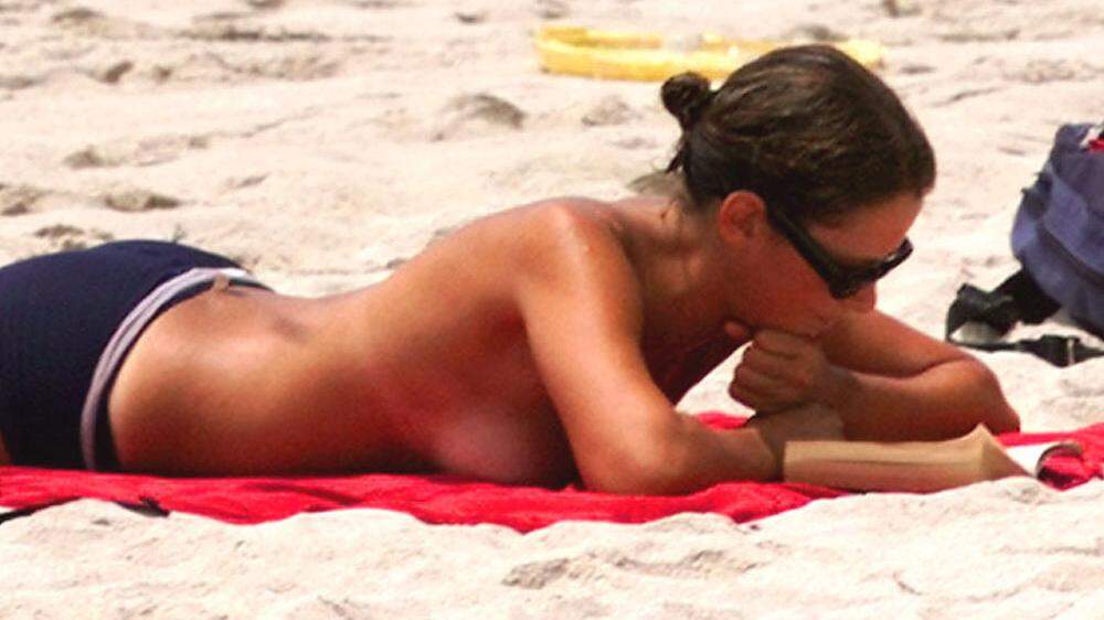 Erlaubt oder doch nicht erlaubt? Sonnenbaden ohne Bikinioberteil wird in Frankreich heiß diskutiert