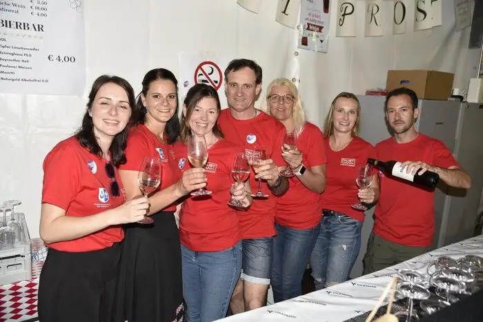 Im Rahmen dieses Dreitagefestes stellten sich insgesamt 46 Musikkapellen aus der Steiermark und dem Burgenland mit mehr als 1400 Musikern als Gratulanten bei den jubilierenden Vereinen ein