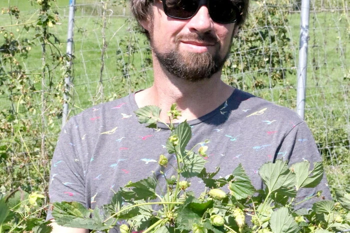 So konnte man im Rahmen der Ernte hinter die Kulissen des Anbaus sehen und Einblicke in das Wimitzbräu erhalten. 