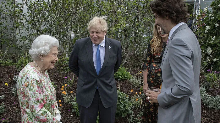 Bei einem Empfang im Rahmen des G7-Gipfels im englischen Cornwall hat die Queen (95) für gute Stimmung gesorgt.