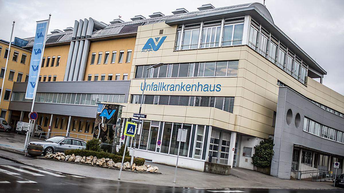 Der verletzte Arbeiter wurde sofort im UKH operiert