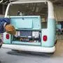 Überraschung: Ein E-Antrieb in einem alten VW Bulli. Das ist eher ungewöhnlich, E-Autos werden bald zum Straßenalltag gehören