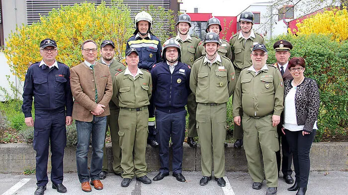 Die sechs neuen Goldenen mit Bewertern und Ehrengästen