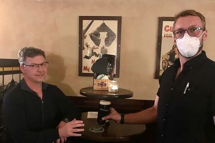 Im McMullen's durfte wieder Guinness-Bier vom Fass genossen werden