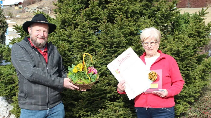 Alle Sieger der Blumenolympiade wurden besucht: Die Landessieger im Gemeindebewerb sowie im Einzelbewerb. Am Foto: 1. Platz für das Blumendorf St. Oswald/ Bad Kleinkirchheim.