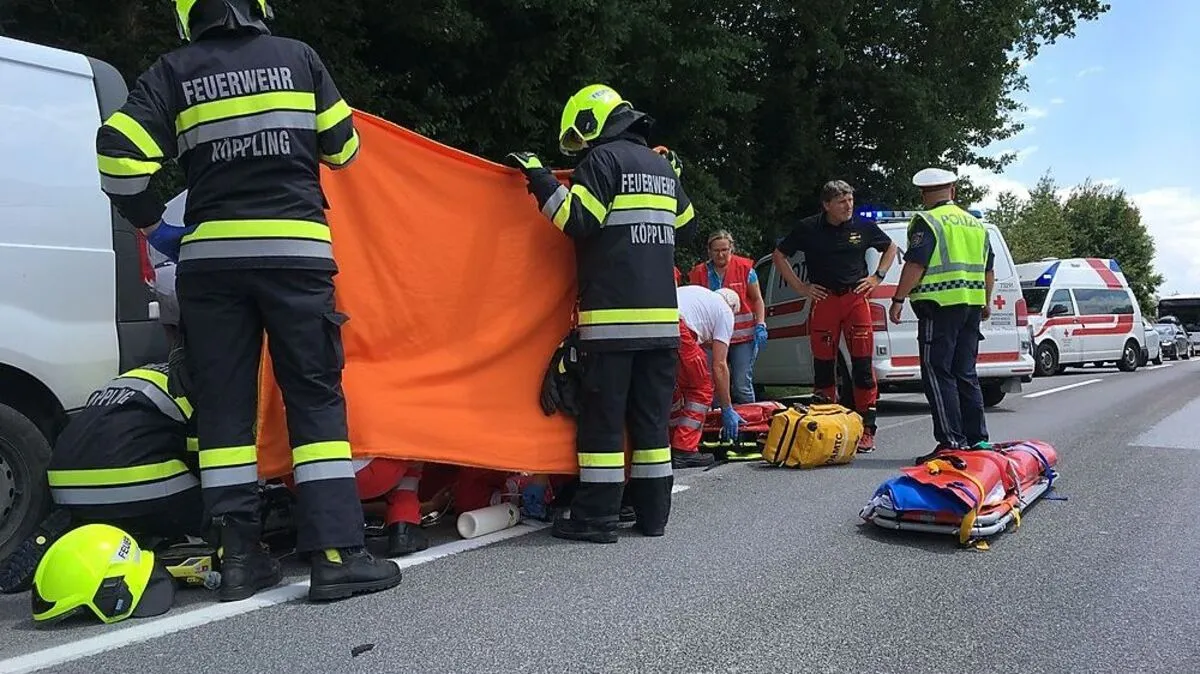 Beim Unfall auf der B70 wurden zwei Jugendliche schwer verletzt