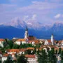 Kranj mit seiner mittelalterlichen Altstadt vor der Kulisse der Karawanken
