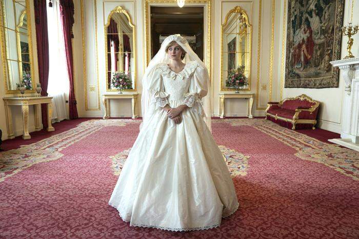 Für das Hochzeitskleid, das Emma Corrin als Diana trägt, orientierte man sich am Original