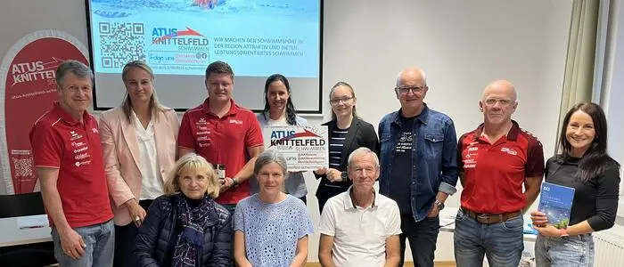 Für weitere vier Jahre wurde das bewährte Atus Knittelfeld-Schwimmsport-Funktionärsteam, angeführt von Sigrid Fessl (sitzend Mitte), bestätigt.