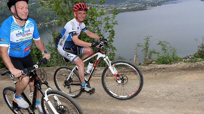 Bernd Neudert – Organisator der „Tour de Kärnten“ – und Rüdiger Augustin (links), Büroleiter der Ossiacher Tourismusinformation, haben die Strecke schon ausprobiert