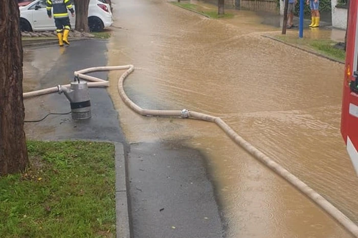 Straßen waren in Gleisdorf überflutet, auch zahlreiche Keller mussten ausgepumpt werden.