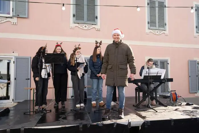 Musikalisch sorgten das Harfenterzett Styriapa, die BAfEP Mureck und der Musikverein Saßtal-Siebing für Weihnachtsstimmung.