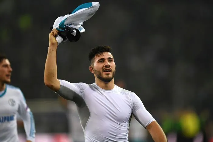 Sead Kolasinac: Der erste junge Spieler, dessen Vertrag ausläuft. Ist bei Schalke 04 der Gegenpart zu Alessandro Schöpf und beackert unermüdlich die linke Flanke. Wird wohl eine Vertragsverlängerung angeboten bekommen. Die Frage ist: will er!