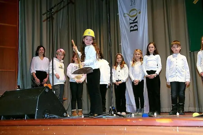 Dort begeisterten die Kinder der Volksschule und der Mittelschule Bärnbach mit ihren Darbietungen.