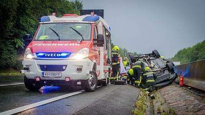 Auf der A 2 bei Mooskirchen überschlug sich der Pkw