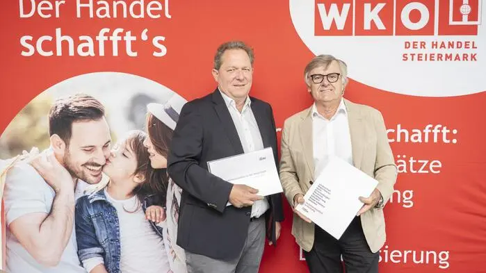 „Mehr Hemmnisse als Impulse“: Ökonom Peter Voithofer und Handelsobmann Gerhard Wohlmuth bilanzieren das erste Halbjahr im steirischen Handel