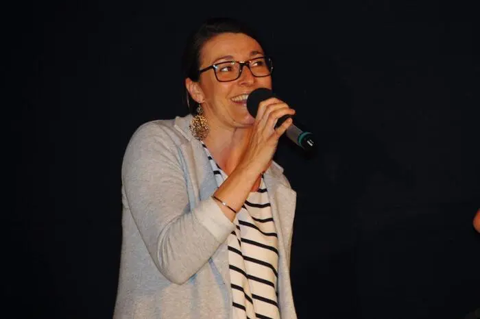 Gesangseinlagen gab es von Anita Rogan.