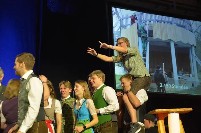An rund 50 besonders engagierte Mitglieder wurden am „Tag der Landjugend"das Goldene Leistungsabzeichen verliehen.
