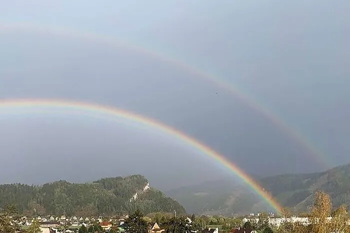 Einen doppelten Regenbogen hat uns Leser-Reporterin Tanja Raicht aus Leoben-Hinterberg geschickt. Ein sehr gelungenes Foto!