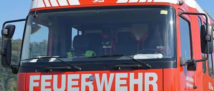 16 Feuerwehrleute waren in Aschau am Ottersbach unterwegs, um eine Jungkuh einzufangen