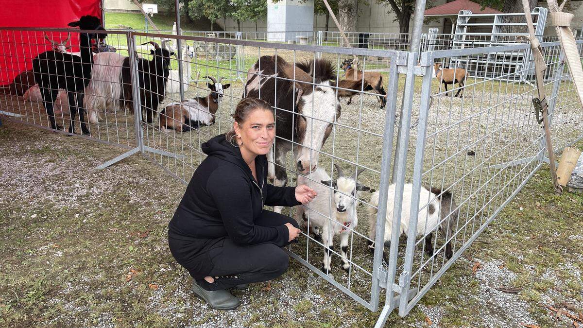 Karina Degen, Juniorchefin beim Circus Althoff gewährt Einblicke hinter die Kulissen