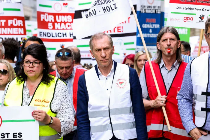 Auch AK-Präsident Josef Pessler und Helga Ahrer, stellvertretende Vorsitzende des ÖGB, waren beim Protestmarsch.