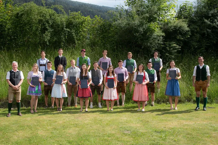 Ausgezeichneter Erfolg: Celine Galler, Anna Schilcher.Guter Erfolg: Anna Rettenwender, Georg Steinthaler, Daniel Wallinger.Bestanden: Sophie-Marie Albrecht, Kerstin Franzel, Alina Schörghofer, Rupert Pichler, Luca Wieser, Jan Ronner, Georg Weingartner, Mario Schlögl, Jonas Reiter, Stefan Berger