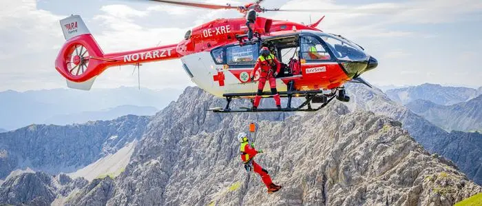 Ein Hubschrauber bei einem Rettungsflug | Die ARA Flugrettung absolvierte im Vorjahr 344 Windeneinsätze – so viele wie nie in der 25-jährigen Geschichte des Unternehmens
