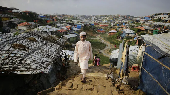 Am 25. August (Samstag) jährt sich die Vertreibung der muslimischen Rohingya aus Myanmar zum ersten Mal. Ein Jahr nach der Massenflucht der Angehörigen der muslimischen Minderheit in das Nachbarland Bangladesch zeigen sich Hilfsorganisationen aufgrund der mangelnden Hilfe besorgt und fordern weitere internationale Unterstützung.  