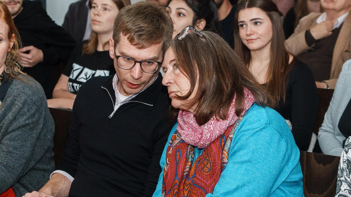 Lange Gesichter nach der Hochrechnung im Volkshaus: Die KPÖ-Spitzen Robert Krotzer und Elke Kahr