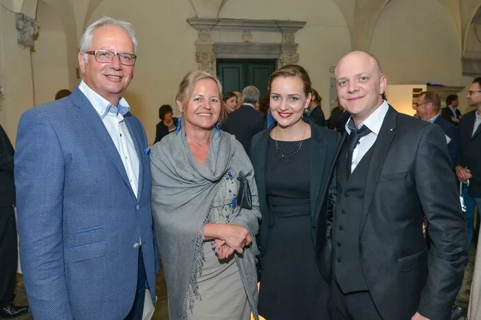 Landtagspräsident Reinhart Rohr mit Gattin Anna-Maria sowie Theresa Pucher und Unternehmer Bernd Sima.