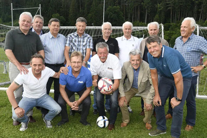 Hans Neuwirth, Dietmar Berger, Franz Maier, Karl Groß, Hans Santer, Alois Jagodic, Herbert Sternig und Franz Maitz.vorne: Mario Brenter, Herwig Kircher, Organisator Werner Innerwinkler, Hans Affritsch und Heinz Singerl.
