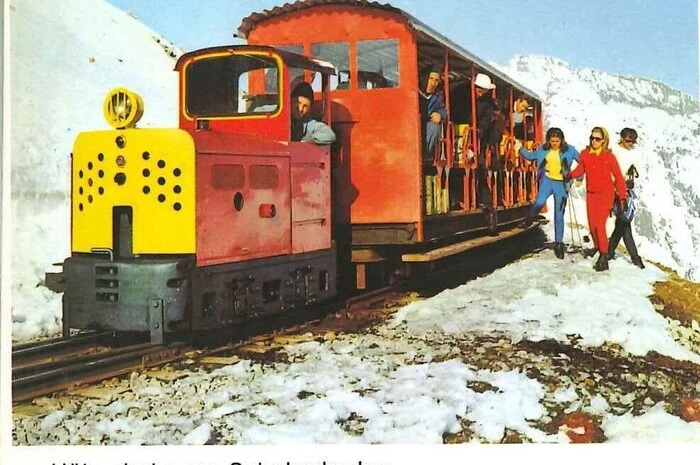 Die An- und Abreise ins und aus dem Skigebiet war schon ein Abenteuer mit dem Schrägaufzug und der Höhenbahn.