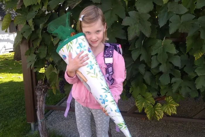 Elena war sehr stolz an ihrem 1. Schultag in der Volksschule Kirchbach. Am meisten freut sie sich schon lesen und schreiben zu lernen. Wir suchen die steirischen Taferlklassler. Lesen Sie hier, wie Sie mitmachen können und laden Sie hier Bilder hoch!