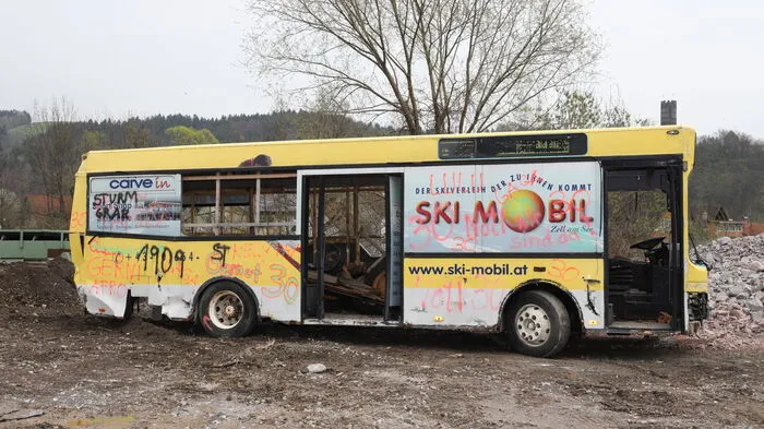 Dieser Linienbus, der ohnehin verschrottet hätte werden sollen, wurde ... 