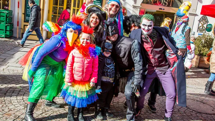 30.000 Besucher waren laut der Polizei beim Umzug des heurigen Villacher Faschings dabei.