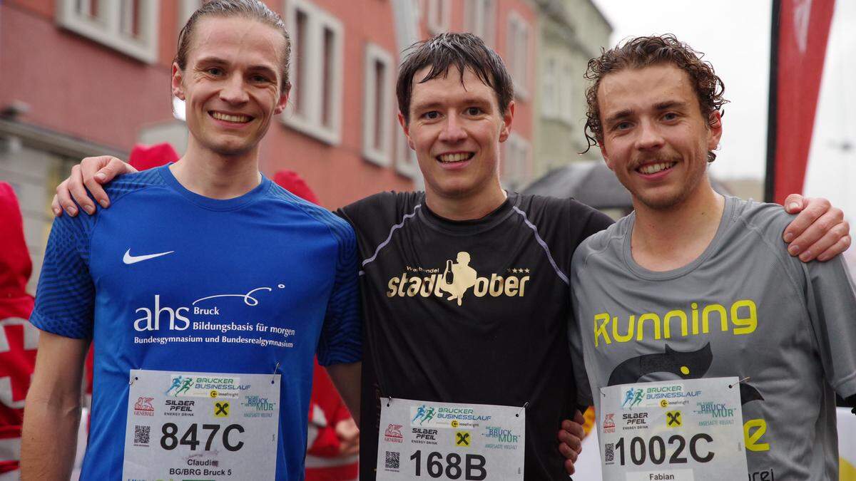 Das erfolgreiche Trio aus Sieger Julius Ott (Mitte), Fabian Ferk (rechts, Zweiter) und Johannes Krondorfer (links, Dritter)