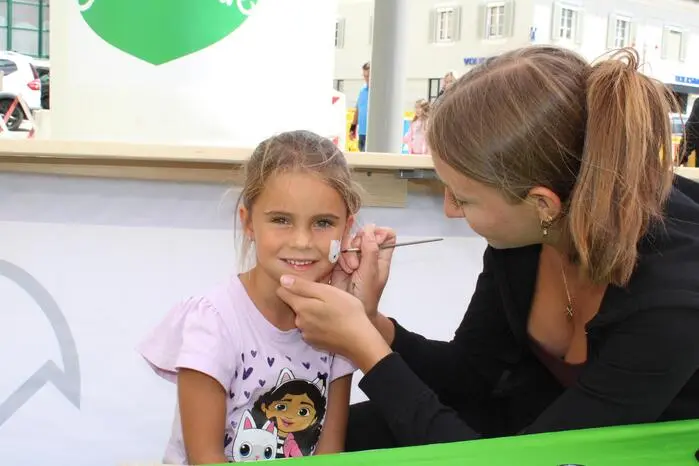 Außerdem beliebt waren das Kinderschminken, Hüpfburg, Entenziehen und das Kasperltheater. 