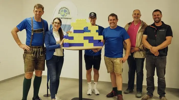 Helmut Fuchs (WSC), Architektin Caro Rodlauer, Stefan Spielbüchler (WSC), Herbert Hansmann sowie Kurt Berger (Gemeinde) und Grundstücksbesitzer Klaus Streussnig setzten symbolisch die ersten Bausteine