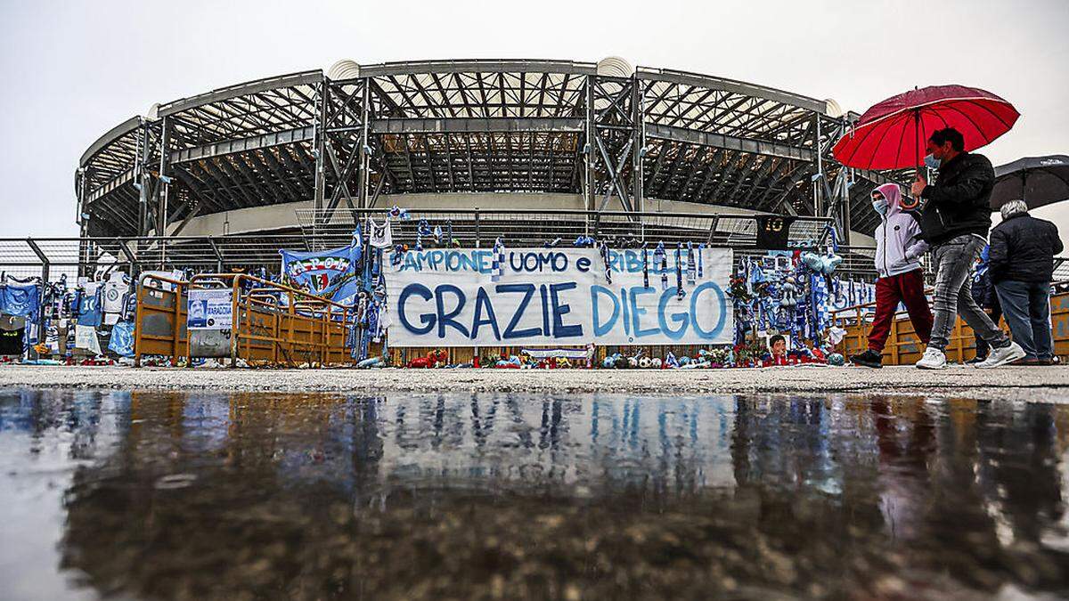 Die Arena in Napoli wird von &quot;Stadio San Paolo&quot; in &quot;Stadio Diego Armando Maradona&quot; umbenannt