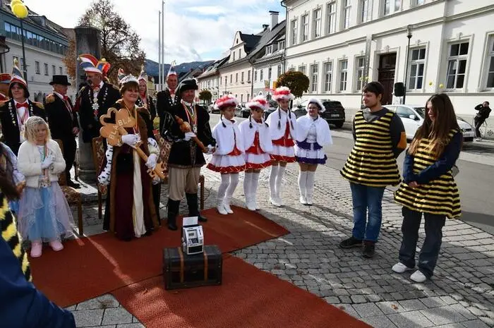 Die Mädchengarde war ebenfalls an Ort und Stelle.