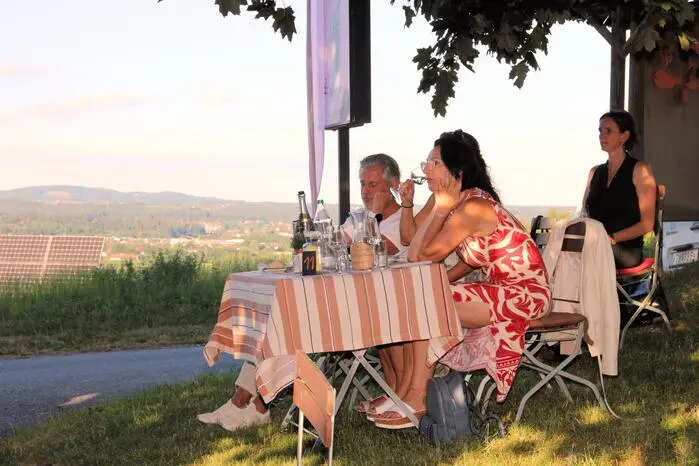 Klicken Sie sich durch die restlichen Fotos des Abends!