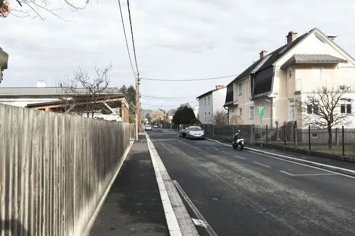Ähnliches Bild in der Händelstraße: Bäume gibt es derzeit nur auf privaten Grundstücken.