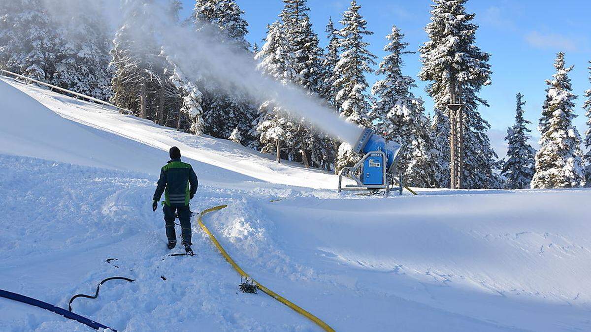 Die Schneekanonen sind in Stellung gebracht