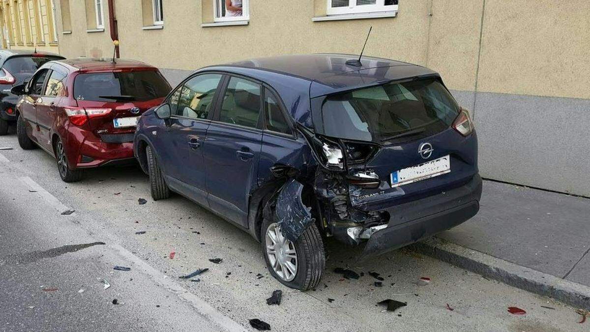 Führerscheinloser Alkolenker beschädigte mehrere Autos