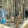  Forensic technicians are taking a break in Izium s sandy pine forest dotted with graves in eastern Ukraine on Wednesday, Sept 21, 2022. Ukraine s forensic experts continue to exhume the bodies of Izium residents on the 6th day of exhumation. VX Photo/ Vudi Xhymshiti Last week, 450 graves were discovered in forests outside Izium after the Ukrainian city was recaptured from the Russians. Ukrainian officials claim that 99 per cent of the exhumed bodies show signs of violent death. The Kremlin has denied the allegations as lies , while the EU presidency has called for creating an international war crimes tribunal., Ukraine continues to exhume bodies from Izium Izium Cemetery Kharkiv Oblast Ukraine PUBLICATIONxNOTxINxUK , Copyright: xVudixXhymshitix