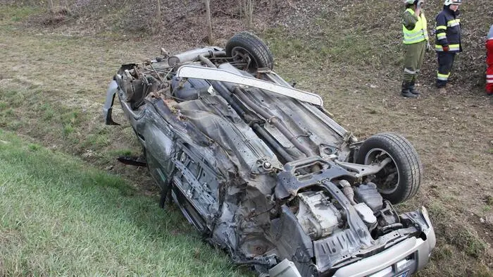 Die betrunkene Frau geriet mit ihren Auto plötzlich auf die Gegenfahrbahn und fuhr frontal in ein entgegenkommendes Auto.  