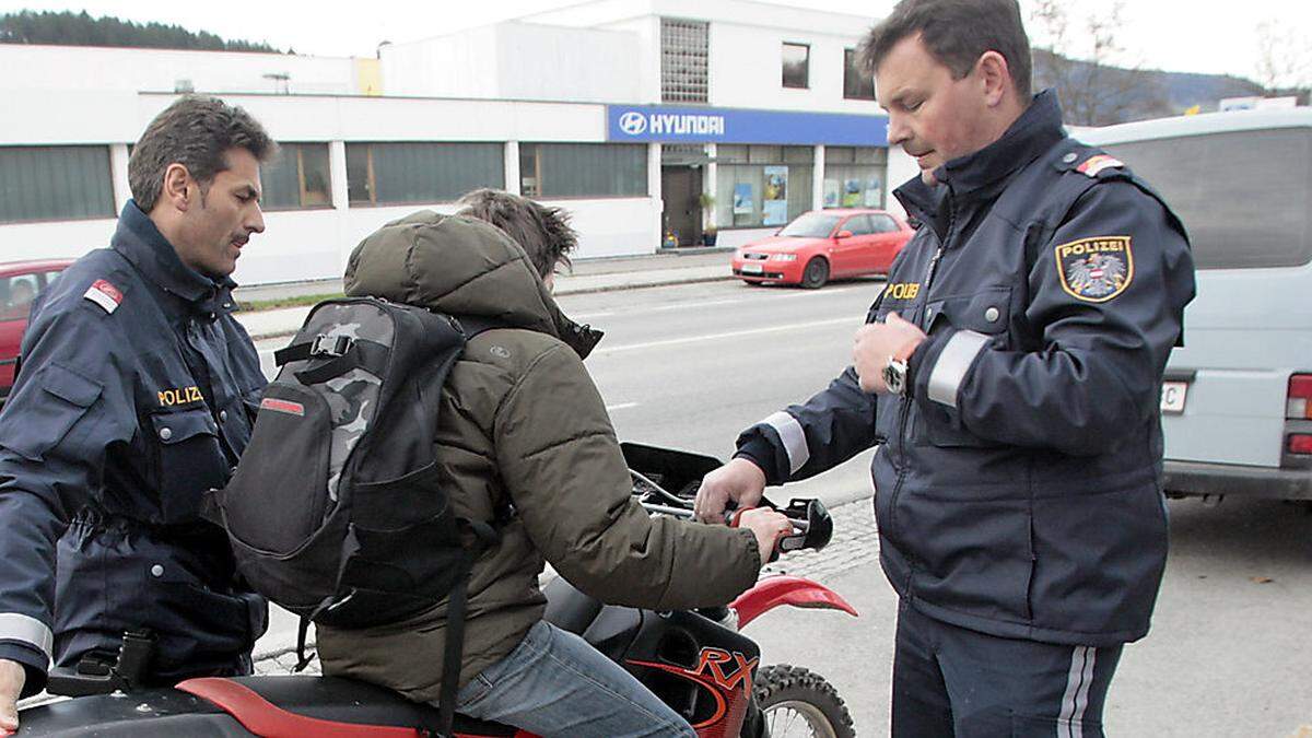 Mopedkontrolle (Archivbild)