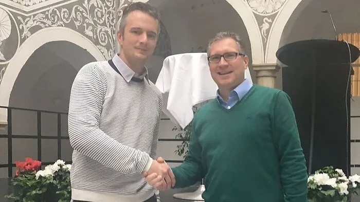 Kulmer (rechts) begrüßt Rossmann bei der SPÖ